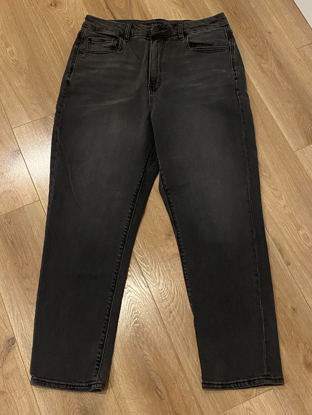 AMERICAN EAGLE Curvy Mom Jeans